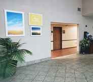 Lobby 6 Days Inn & Suites by Wyndham of Morris