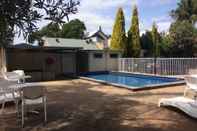 Swimming Pool Comfort Hotel Adelaide Meridien