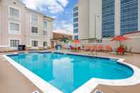 Swimming Pool Comfort Suites Downtown