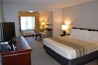 Bedroom Country Inn & Suites by Radisson, Gurnee, IL