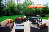 Common Space Courtyard by Marriott Cleveland Airport South