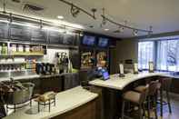Bar, Cafe and Lounge Courtyard by Marriott Cleveland Willoughby