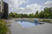 Swimming Pool Fairfield Inn by Marriott Suites Macon