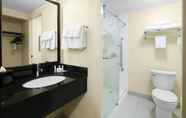 In-room Bathroom 2 Fairfield Inn by Marriott Suites Macon