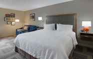 Bedroom 4 Hampton Inn Covington