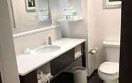 Toilet Kamar 7 Hampton Inn Covington