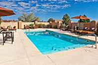 Swimming Pool Hampton Inn Kayenta