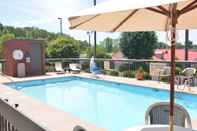 Swimming Pool Hampton Inn Greeneville