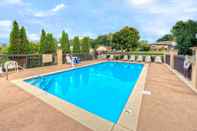 Swimming Pool Hampton Inn Morristown