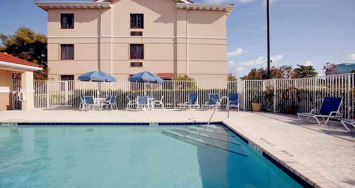 Kolam Renang Extended Stay America Suites Richmond W Broad St Glenside N