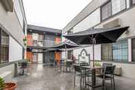 Common Space SureStay Hotel by Best Western Beverly Hills West LA