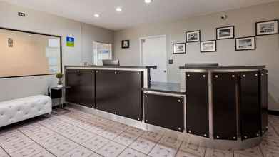 Lobi 4 SureStay Hotel by Best Western Beverly Hills West LA