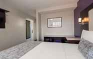 Bedroom 2 SureStay Hotel by Best Western Beverly Hills West LA