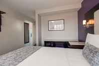 Bedroom SureStay Hotel by Best Western Beverly Hills West LA