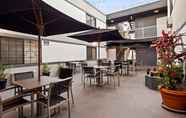 Restoran 6 SureStay Hotel by Best Western Beverly Hills West LA
