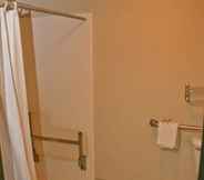 In-room Bathroom 2 Travelodge by Wyndham Cheyenne