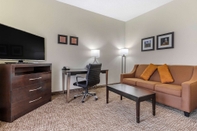 Common Space Comfort Inn & Suites Lake Norman