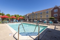 Swimming Pool The Residences at Tewksbury