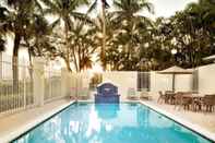 Swimming Pool Towneplace Suites by Marriott Boca Raton