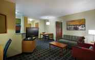 Common Space 7 TownePlace Suites by Marriott Tampa North/I-75 Fletcher