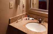 In-room Bathroom 6 Hawthorn Suites Conyers