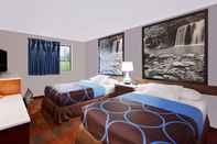 Bedroom Super 8 by Wyndham Fayetteville