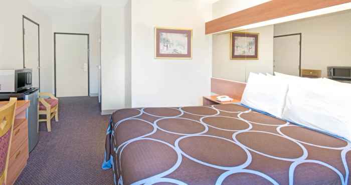 Kamar Tidur Super 8 by Wyndham Sacramento Airport