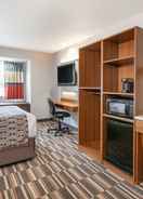 BEDROOM Microtel Inn & Suites by Wyndham Pittsburgh Airport