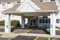 Exterior Microtel Inn & Suites by Wyndham Pittsburgh Airport