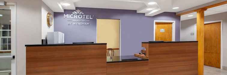 Lobby Microtel Inn & Suites by Wyndham Pittsburgh Airport