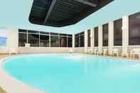 Swimming Pool Clarion Hotel & Suites