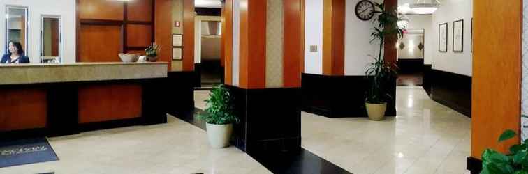 Lobby Clarion Hotel & Suites