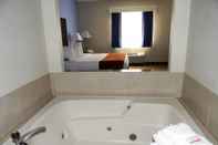 Swimming Pool Comfort Inn & Suites Mundelein-Vernon Hills