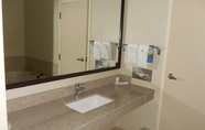 Bilik Mandi dalam Bilik 4 Comfort Inn & Suites Mundelein-Vernon Hills