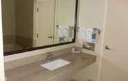 In-room Bathroom 4 Comfort Inn & Suites Mundelein-Vernon Hills