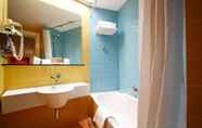 In-room Bathroom 3 Albani Hotel Roma