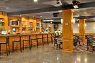 Bar, Cafe and Lounge Days Hotel & Conference Center by Wyndham East Brunswick