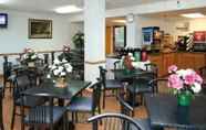 Restaurant 2 Days Hotel & Conference Center by Wyndham East Brunswick