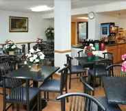 Restaurant 2 Days Hotel & Conference Center by Wyndham East Brunswick