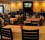 Restaurant 6 Ramada by Wyndham Houston Intercontinental Airport East