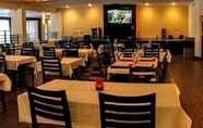 Restaurant 6 Ramada by Wyndham Houston Intercontinental Airport East