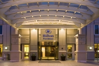 Bên ngoài Hilton Providence