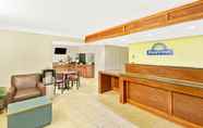 Lobi 4 Days Inn by Wyndham Overland Park/Metcalf/Convention Center