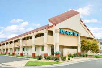 Bangunan 4 Days Inn by Wyndham Overland Park/Metcalf/Convention Center