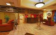 Lobi 4 Comfort Inn University Center