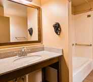 In-room Bathroom 5 Best Western Sunset Inn