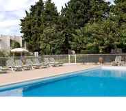 Kolam Renang 4 ibis Styles Avignon Sud