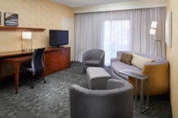 Common Space Courtyard by Marriott Detroit Livonia