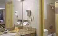 In-room Bathroom 4 Days Inn by Wyndham Oak Ridge Knoxville