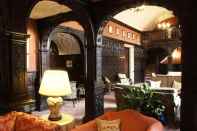 Lobi Audleys Wood Hotel